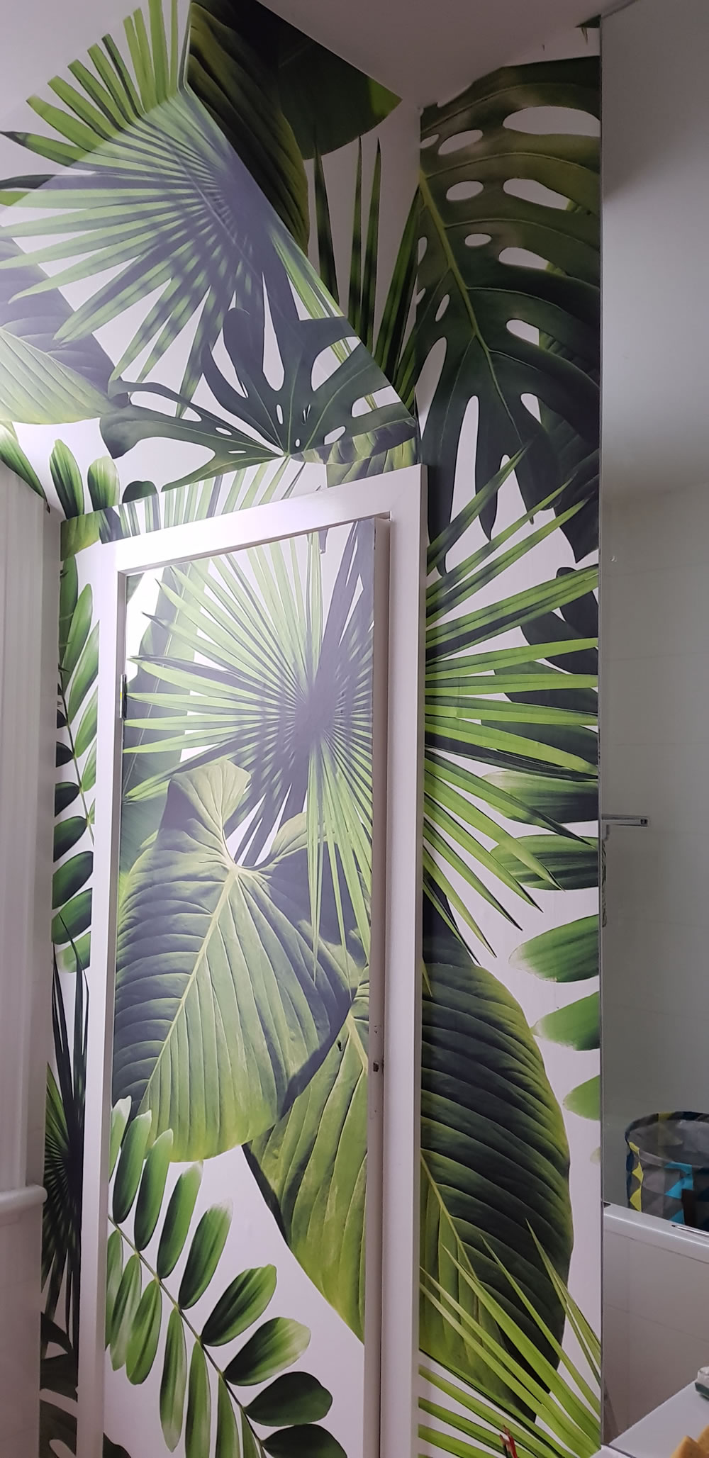 Wild Thing in Kensington  Hangs Wallpaper