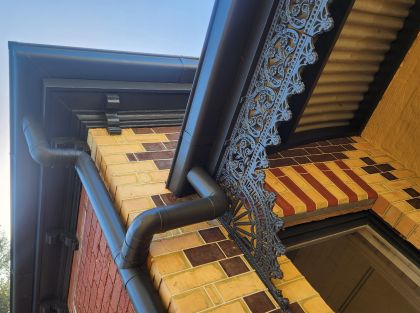 Painted decorative lacework on Kensington period home